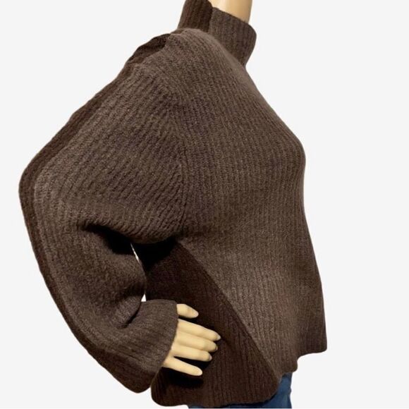 Prologue Oversized Boxy Crop Sweater - Picture 3 of 11